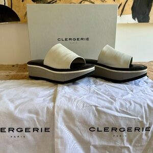 CLERGERIE PARIS, white leather Affect sandal, sz 39/9.5, in Excellent condition